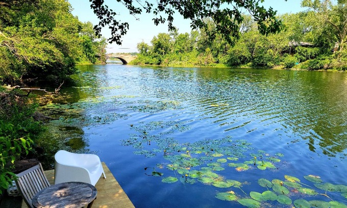 Miller Beach Cottage | Indiana Dunes GuestSuite. On Calumet Lagoon. 3blks to beach/Lake Michigan. Bikes