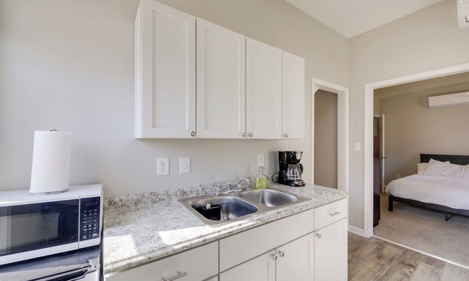 Indianapolis Cottage | Indianapolis Home w/Porch - Close to Mile Square!