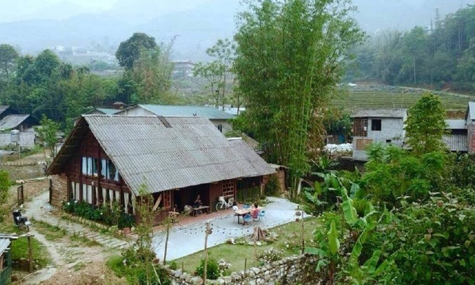 Sa Pa Ski Chalet | Indie Homies - Attic Double Room Mountain View in Wooden Rustic Home