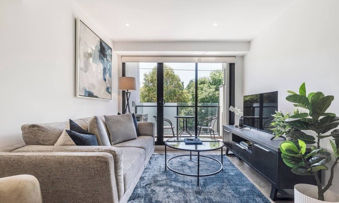 North Melbourne Apartment | Indigo Breeze Explore the Heart of North Melbourne