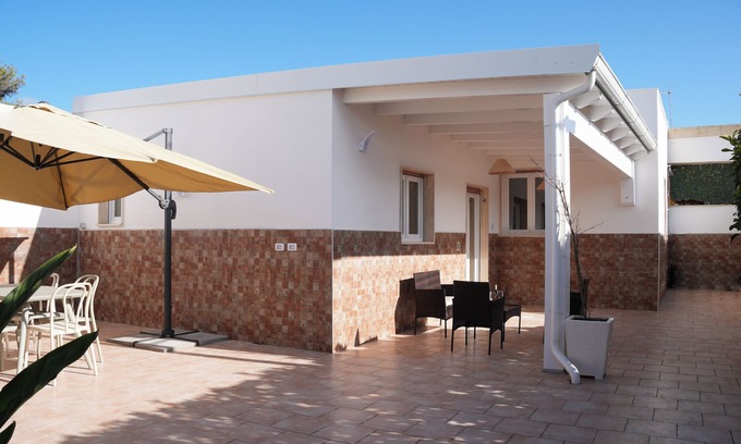 Specchiarica Villa | Indipendent villa 400m from the sea with large outdoor space