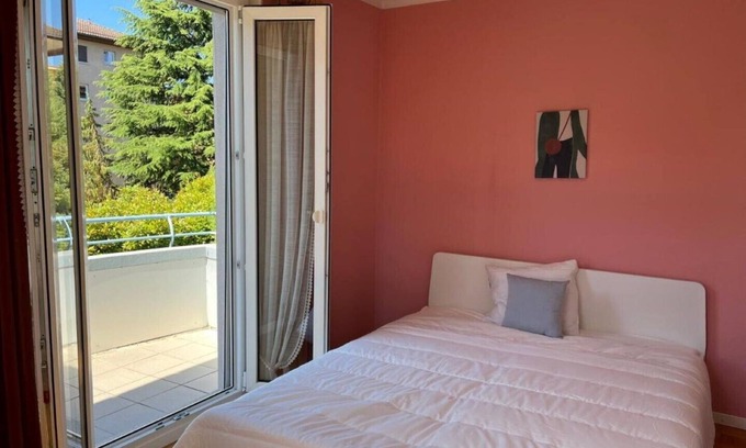 Ecublens House | Individual house with free parking/Netflix next to EPFL Lausanne
