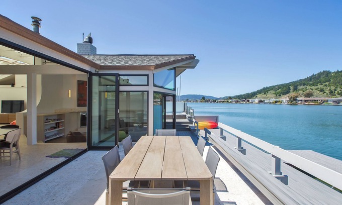 Stinson Beach House | Indoor Outdoor Luxury Living on the Seadrift Lagoon