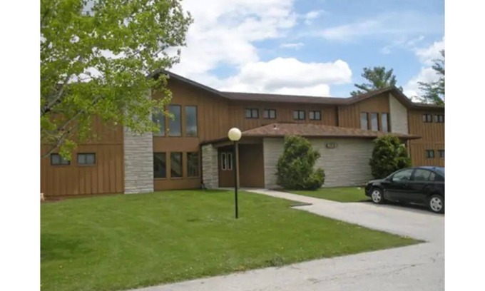 Mishicot Apartment | Indoor, outdoor pool, tennis and golf course