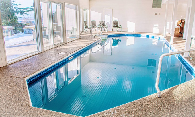 Lower Sumas Mountain House | Indoor pool, central, king bed