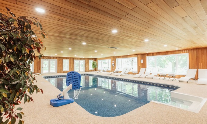 Kawartha Lakes House | Indoor Pool Estate Escape