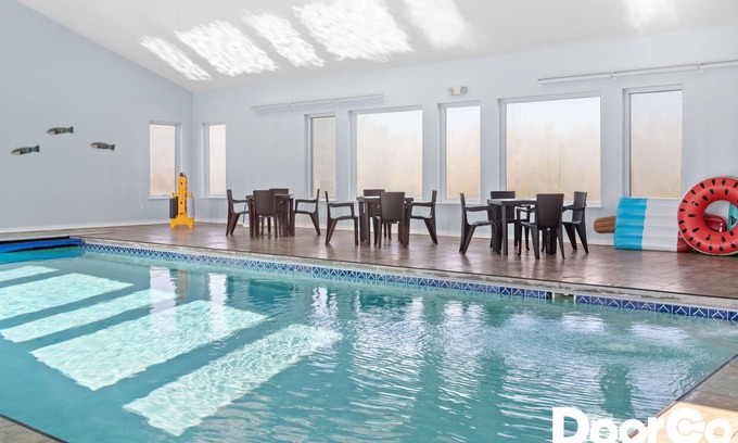 Sturgeon Bay House | Indoor Pool, Game RM, Movie RM! Sleep 24! Private!