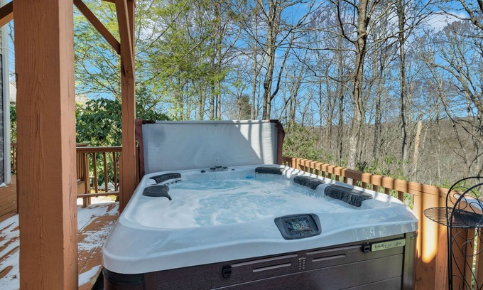 Newland House | Indoor Sauna, Hot Tub & Golf