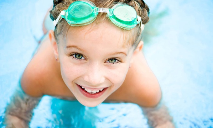 Zell Apartment | Indoor swimming pool, sauna, steam bath daily 2h for single use, directly on the Moselle bank Balcony
