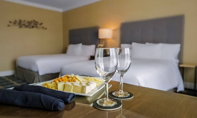 Sunnyvale West Hotel | Indulge In An Unforgettable Getaway Experience! 4 Relaxing Units, Onsite Pool