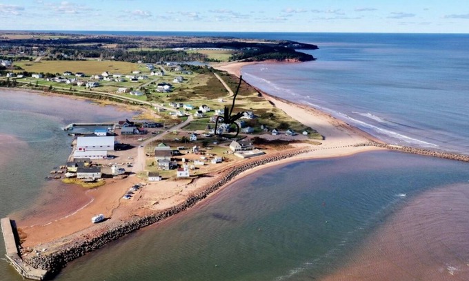 North Rustico House | Indulge in Coastal Luxury: Unforgettable Waterfront Getaway! Multiple Families!