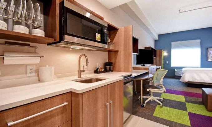 Jekyll Island Hotel | Indulge in Home Like Comfort! Pool, Kitchen, Free Breakfast, Near Glory Beach!