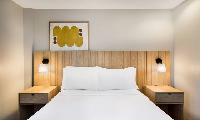 Exchange Place North Hotel | Indulge in NYC Views! Pet-friendly Property with Full Kitchen, Parking!