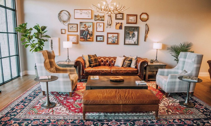 Boerne Hotel | Indulge in Upscale Hill Country Living: Golf, Free Parking & Multiple Pools