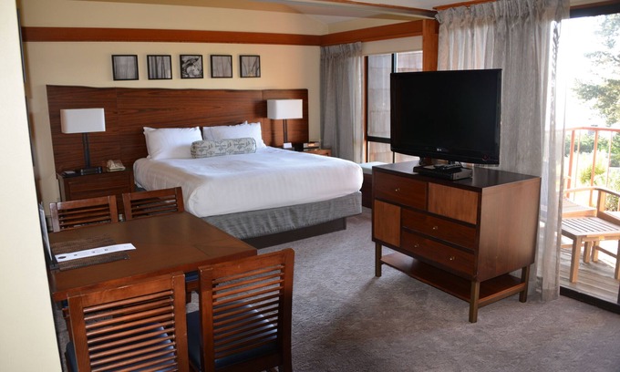 Carmel Highlands Condo | Indulge yourself in a spectaclar 2 bedroom unit at the Hyatt Highlands Inn.