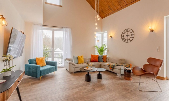 Hohenfels-Essingen Villa | Industrial Loft w/Whirlpool, Sauna, Terrace