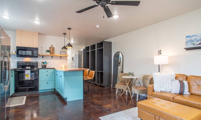 Orchard Homes Apartment | Industrial Modern -Quiet Neighborhood