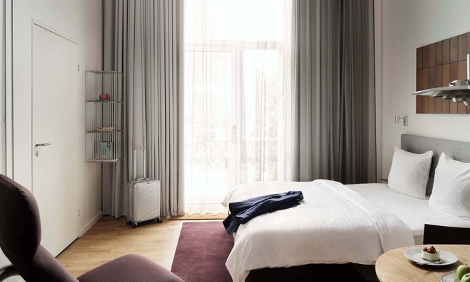 Sydhavnen Apartment | Industrial, stylish studio for 2