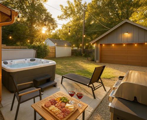 Indianapolis House | Indy Events Hub, EV Chrger, Hot Tub, Near Lucas Oil