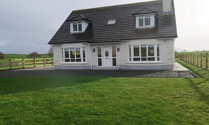 Rathnamagh House | INGLEWOOD - Ballina, Crossmolina Co Mayo Sleeps 8 Sister property to Thistledown