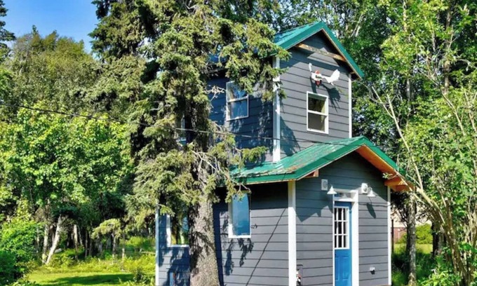 Salamatof House | Inlet View Tiny Home