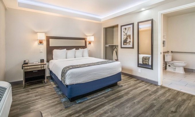 East Village Hotel | Inn at 50 at Long Beach Convention Center