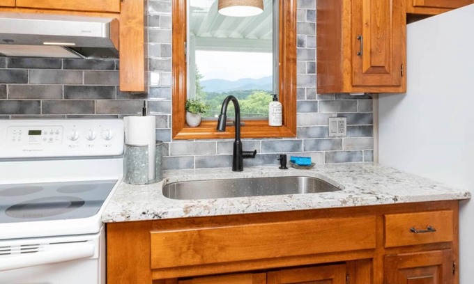 Canton House | Inn Between, Asheville/Canton/Waynesville/No Pet Fees