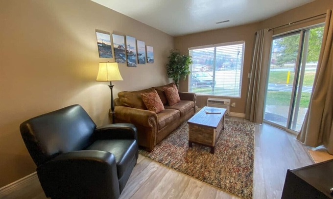 Harbor Village Condo | Inn Building Condo #110 (Pet friendly, free Wi-Fi)