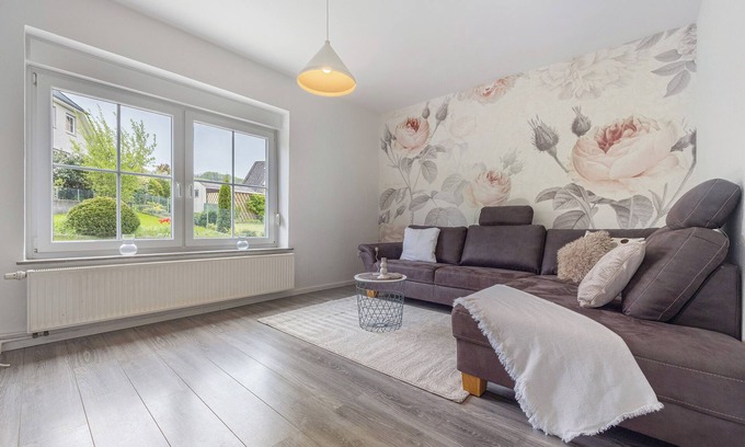 Hildesheim District House | Inn 'Haus Am Garten' with Private Terrace, Garden and Balcony