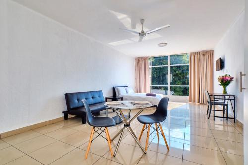 Greater Johannesburg Metropolitan Area Hotel | Inn & Out Sandton Park