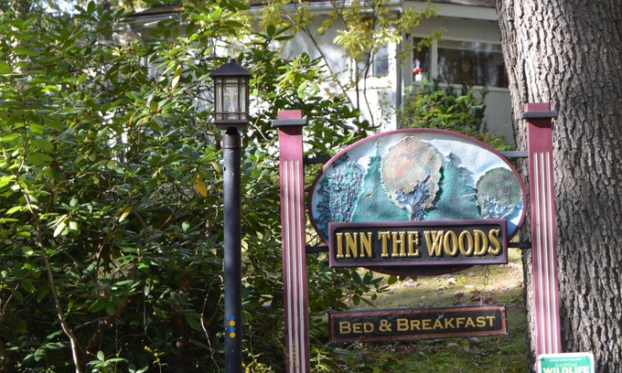 Hyde Park Bed & Breakfast | Inn the Woods Bed and Breakfast