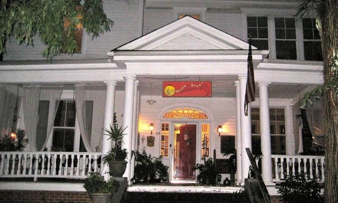 Chester Bed & Breakfast | Inn Upon Moon River Plantation