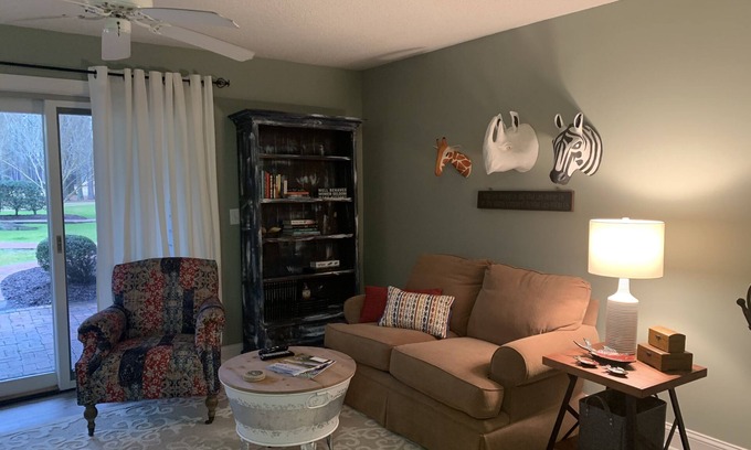 Snug Harbor Condo | Inner Banks Condo With Golf Course and Marina Access