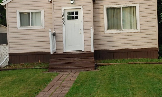 North Central Edmonton House | Inner City Bungalow Edmonton. Close to major sports facilities & hospitals