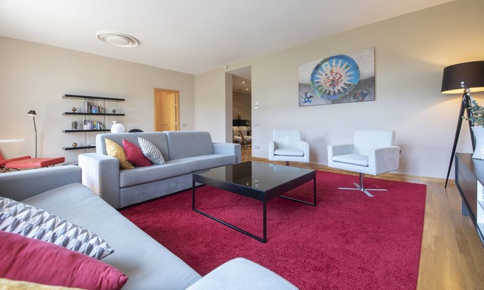 Eixample Apartment | INNER CITY CENTER ON PASEO DE GRACIA, luxurious & spacious, family & friends