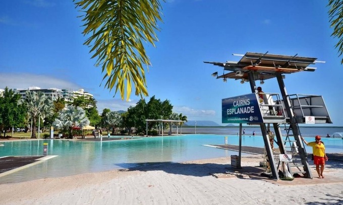 Cairns Central Business District Apartment | Inner City One Bedroom Apartment with Pool View 22