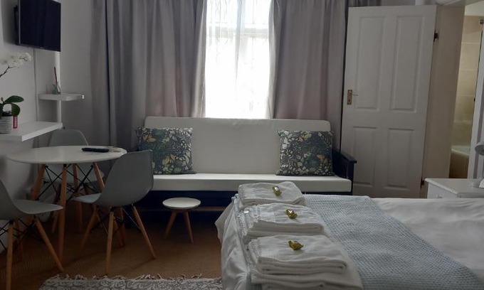 Morningside Bed & Breakfast | Innes Road Durban Accommodation Private Double Room with Private Bathroom