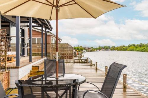 Brundall House | Innisfree House By Leap Escapes