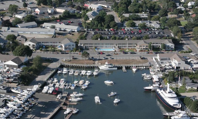 Falmouth Heights Hotel | InnSeason Resorts HarborWalk