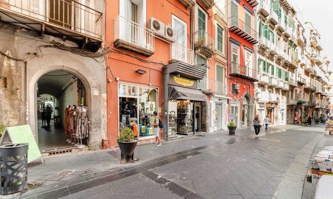 Quartieri Spagnoli Hotel | Inside Chiaia Rooms