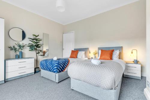 Aylestone Apartment | Inspira Stays - Stylish Modern 2 Bedroom House - 7 Mins from M1 - Free Parking - Wifi & Smart TV