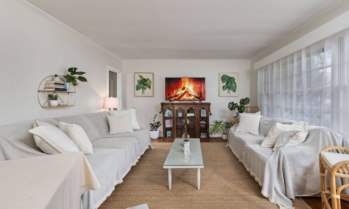 Florence House | Inspiring New Space, Sleeps 1-6 Best Area Downtown