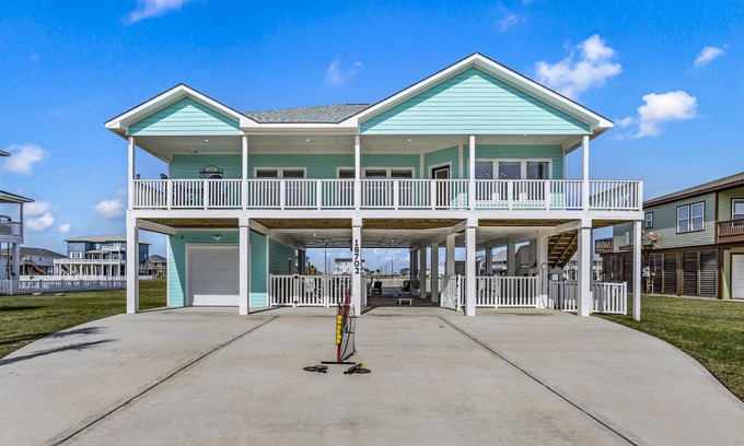 Indian Beach House | Insta-Ahhh! - A coastal haven in Indian Beach. Epitome of relaxation and style!