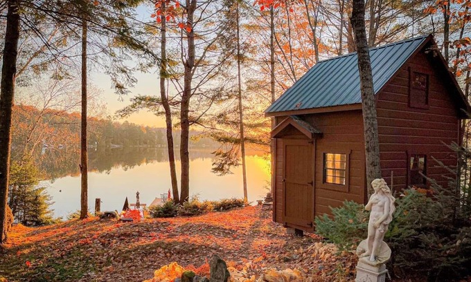 Irondale Cottage | Insta-worthy 3 Bedroom Waterfront Cottage in Haliburton