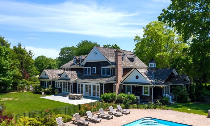 Glen Head House | Insta-Worthy📸 Hamptons Style Close to NYC 🗽