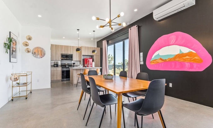 Yucca Valley House | Insta-worthy Mars Tiny Home~Cowboy Pool~ Hot Tub~ Fire Pit