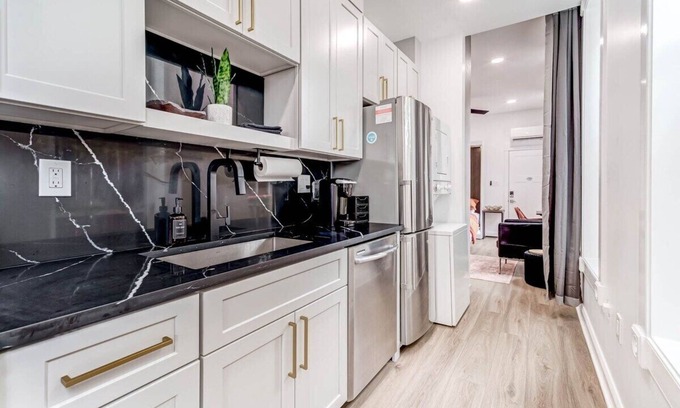 Old Town Alexandria Apartment | Insta-worthy Studio w/Amenities, King St: .1 mi