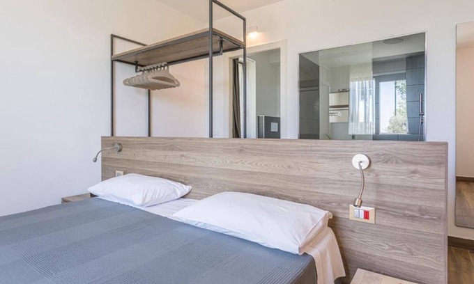 Moniga del Garda Bed & Breakfast | Insula Felix - Deluxe Triple Room with Sea View