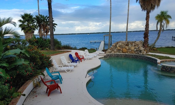 Tropic House | Inter-Coastal 2 Apts. within Villa, heated pool & waterfront, sleeps 9