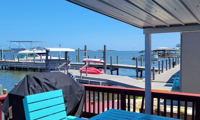 Oak Hill House | INTERCOASTAL WATERFRONT 3 BEDROOM WITH DOCK AND LAUNCH